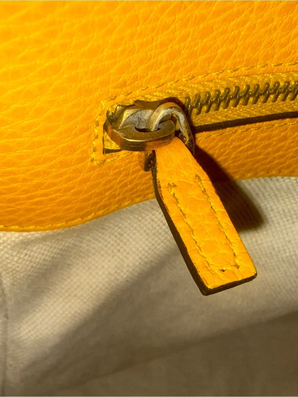 Gucci Large Swing Tote Yellow Pebbled Leather Made in Italy Authentic - Picture 10 of 15